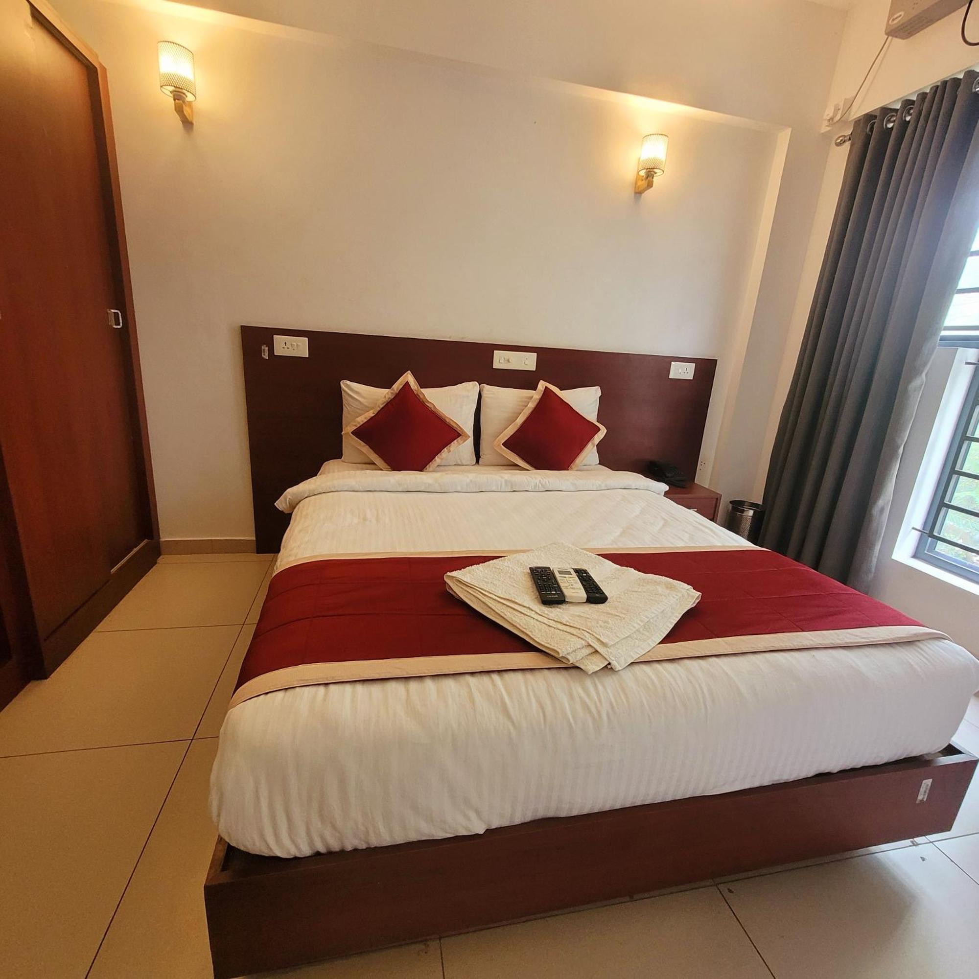 Four Squares Inn, Technopark Phase 3 Thiruvananthapuram Exterior foto